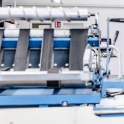 Macchinario industriale per la lavorazione e produzione di materiali tessili