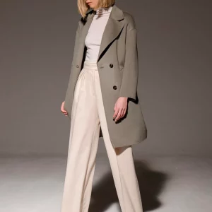 Cappotto donna beige con revers e chiusura frontale